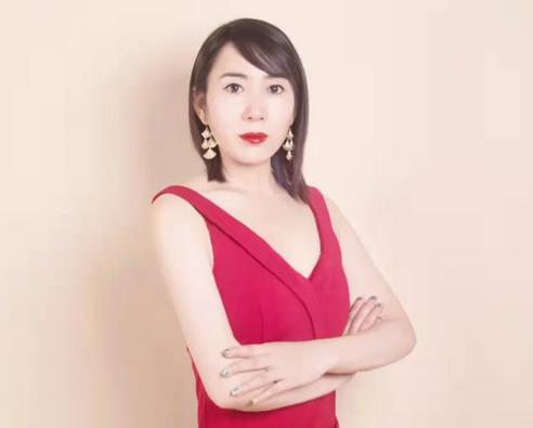 閆莉云：一開始掏了500元玩玩，如今月入十萬