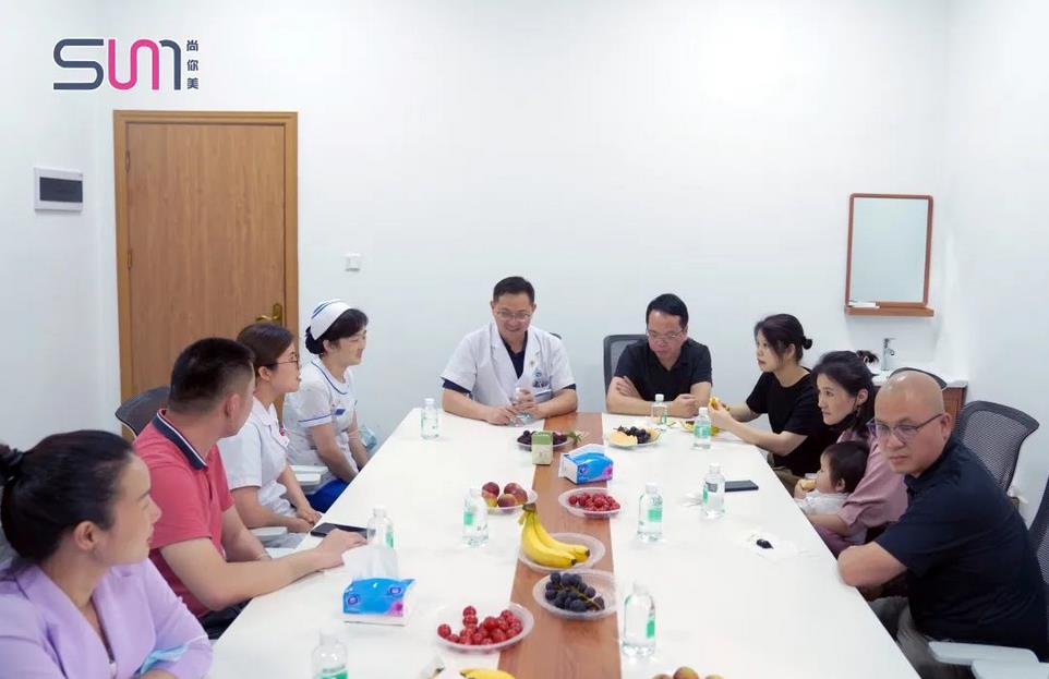 大健康發(fā)展需要先進(jìn)技術(shù)支持，技術(shù)需要?jiǎng)?chuàng)新與創(chuàng)造