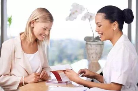 顧客：我家里有別的產(chǎn)品，用完再說(shuō)吧！