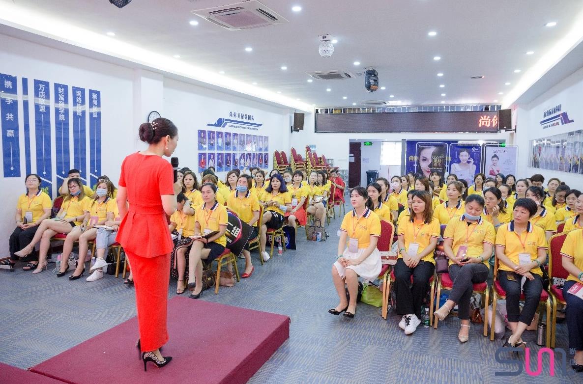 拓客公司以往會(huì)議現(xiàn)場：場場飽滿、座無虛席