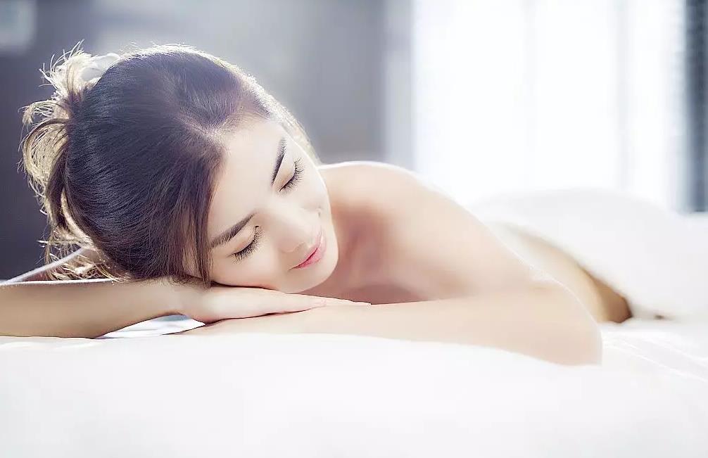 做美容院加盟的品牌好還是自己經營的好