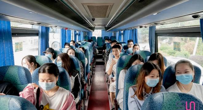 大家順利抵達了此次活動的目的地——帽峰山