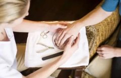 美容師怎樣提高銷(xiāo)售能力，提高顧客到店率？