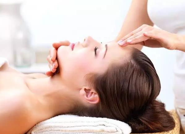 美容師怎么提高怎么的銷售能力，首先就要了解美容院情況