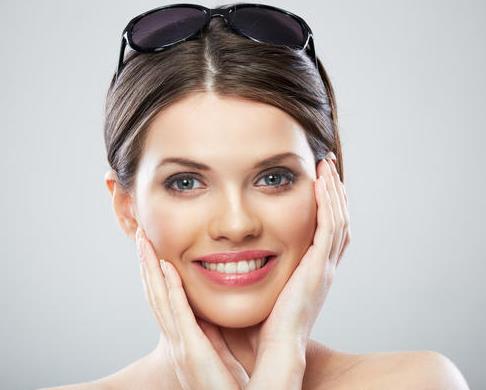 美容院培訓(xùn)表情：微微一笑很親切