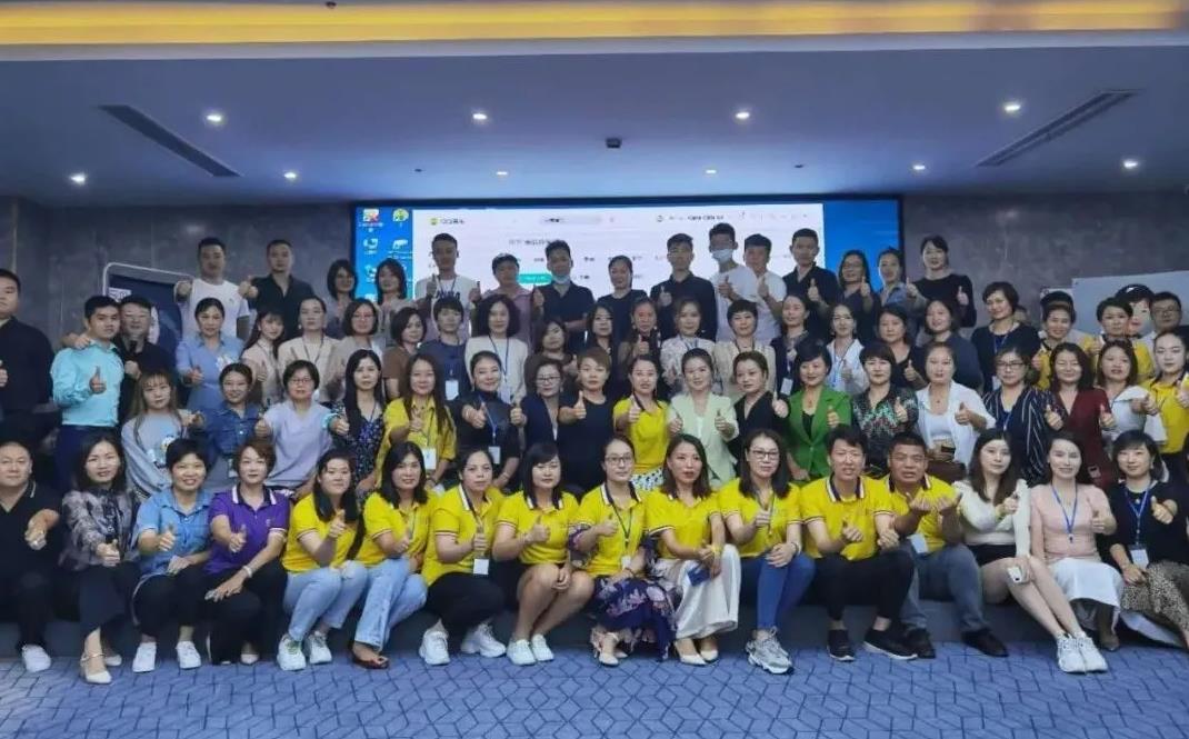 尚你美美容院第41期育苗計劃美容院拓客圖片二