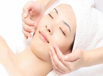 去美容院做美容好嗎