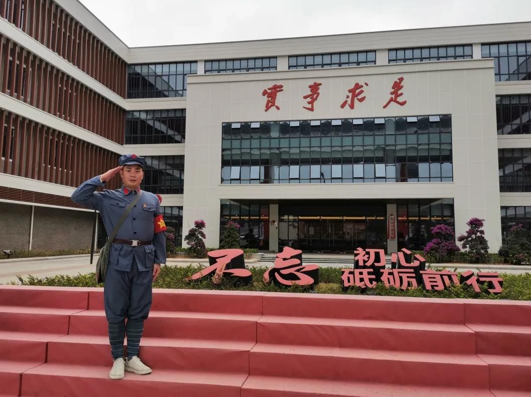 尚你美黨支部書(shū)記江金山同志