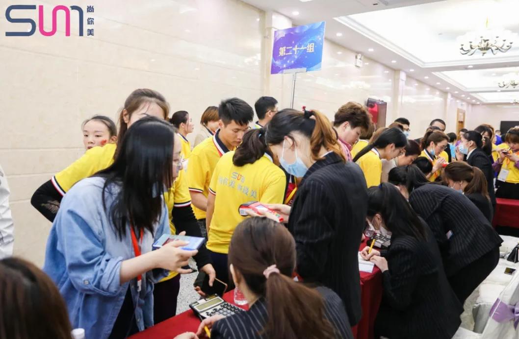 引爆全場千人成交，臺下哄搶上臺加盟