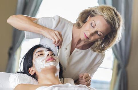 美容院顧客想體驗又覺得貴，又不開卡