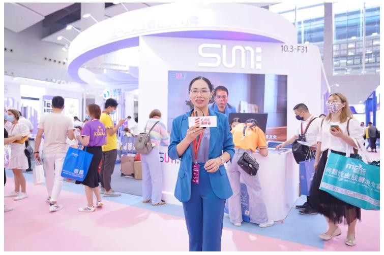 官方媒體 現(xiàn)場(chǎng)采訪(fǎng)