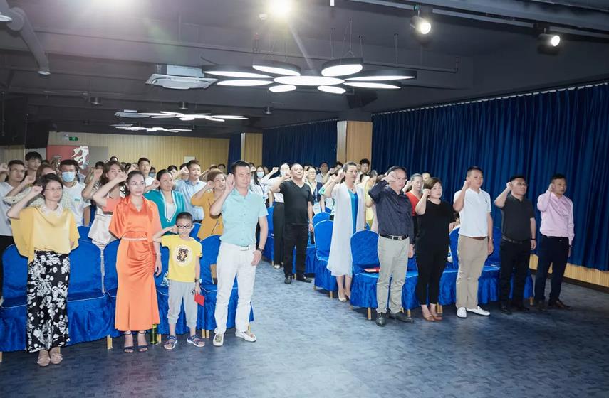 今天我莊嚴(yán)宣誓: 我志愿加入尚你美集團(tuán)